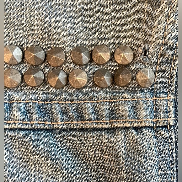 PAIGE - Colbie Denim Studded Denim Jacket in Freedom - Picture 11 of 13